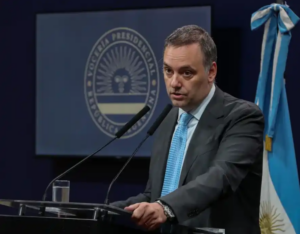 Golpe en el Gabinete: Renunció Manuel Adorni cercado por denuncias sobre su patrimonio