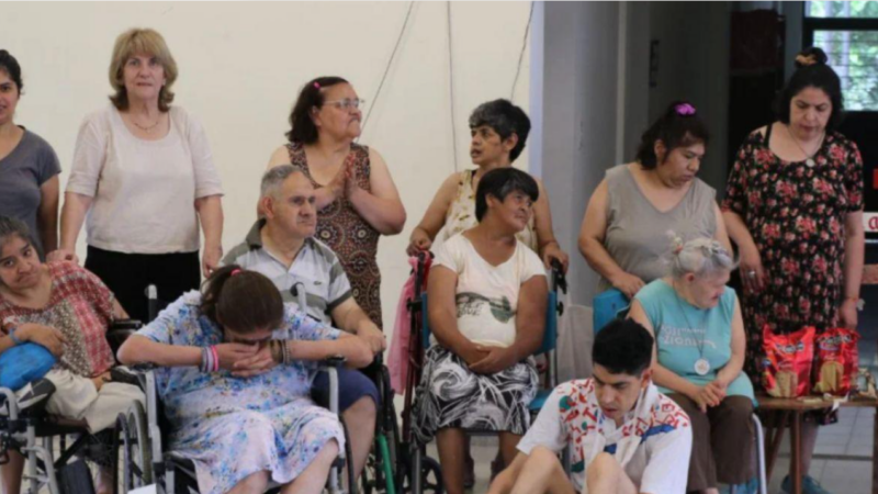 ♿ EL GOBIERNO Y LA IGLESIA DIALOGAN SOBRE DISCAPACIDAD ANTES DE LA VISITA DE LEÓN XIV